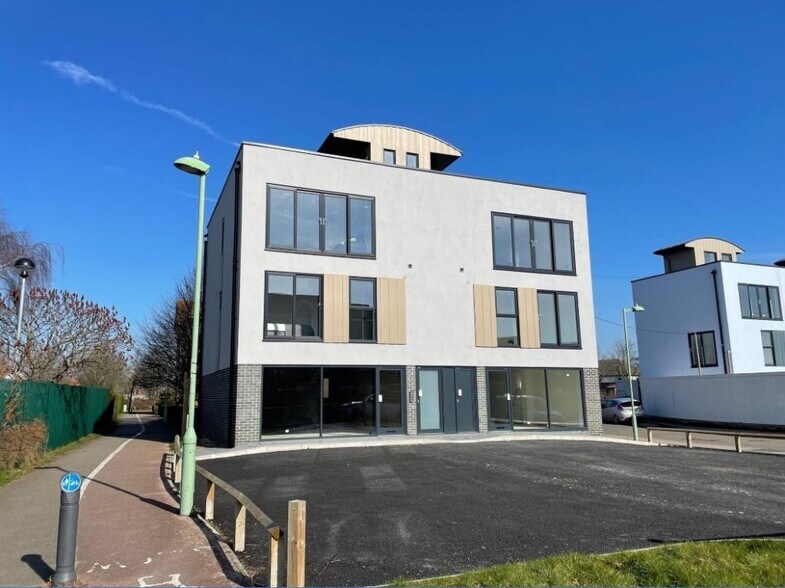 Mead Dr, Ipswich, IP5 2HJ