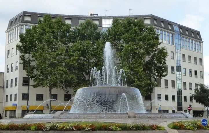 Office in La Garenne-Colombes for lease - Building Photo - Image 3 of 6