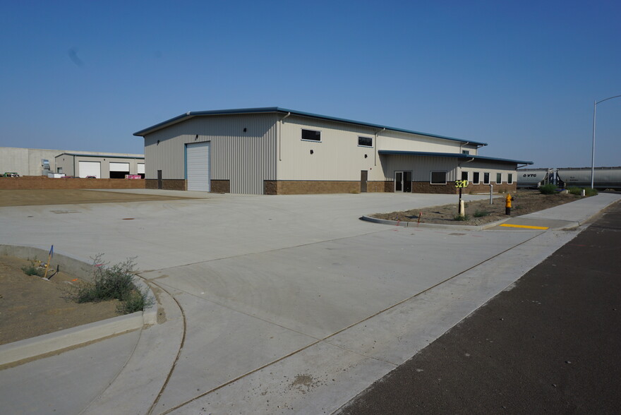 3210 N Rainier Ave, Pasco, WA for lease - Building Photo - Image 1 of 8