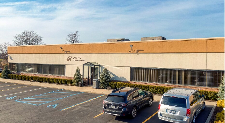 125 Wireless Blvd, Hauppauge, NY for sale - Building Photo - Image 1 of 1