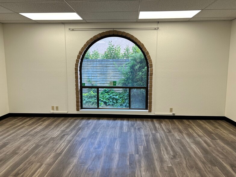 1310 Hollenbeck Ave, Sunnyvale, CA for lease - Building Photo - Image 3 of 9