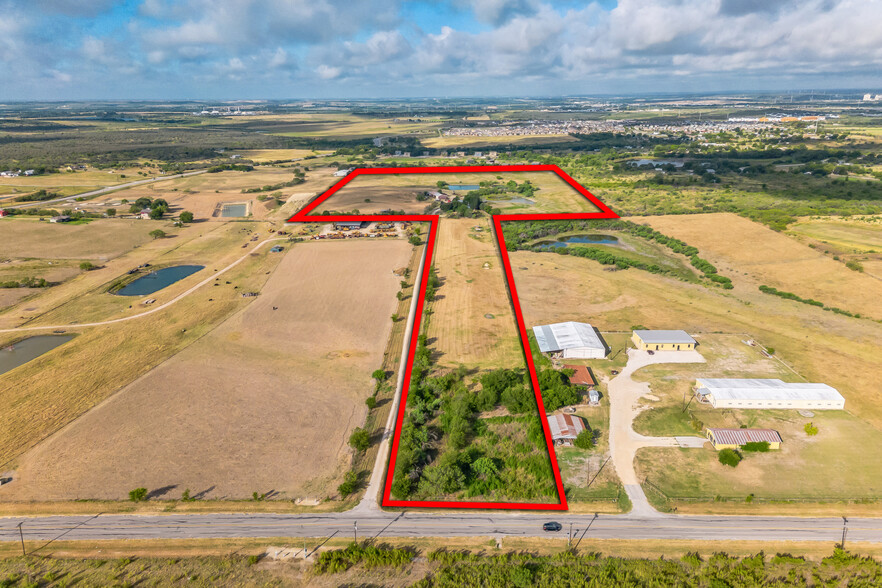 2002 Center Point Rd, San Marcos, TX for sale - Primary Photo - Image 1 of 11