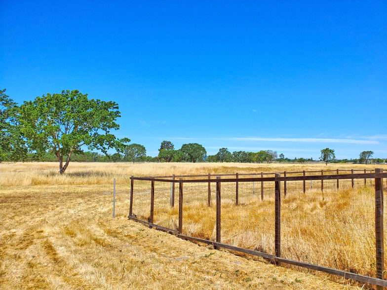 4001 Coral Sea Ave, Santa Rosa, CA for sale - Building Photo - Image 3 of 18