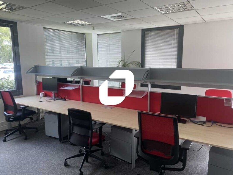 Office in Mérignac for lease - Building Photo - Image 2 of 7