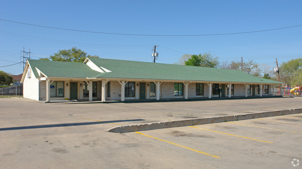 6104 S 1st St, Austin, TX for lease - Building Photo - Image 1 of 16