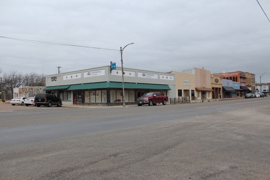 405 W 4th St, Mc Gregor, TX for sale - Primary Photo - Image 1 of 1