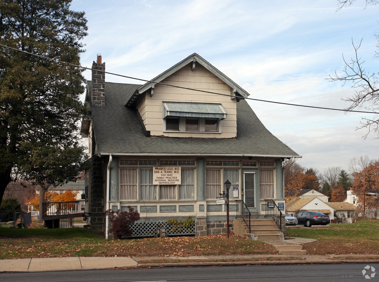 2325 Macdade Blvd, Holmes, PA 19043