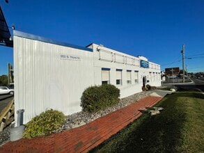 202 S 3rd St, Coopersburg, PA for lease Interior Photo- Image 2 of 16