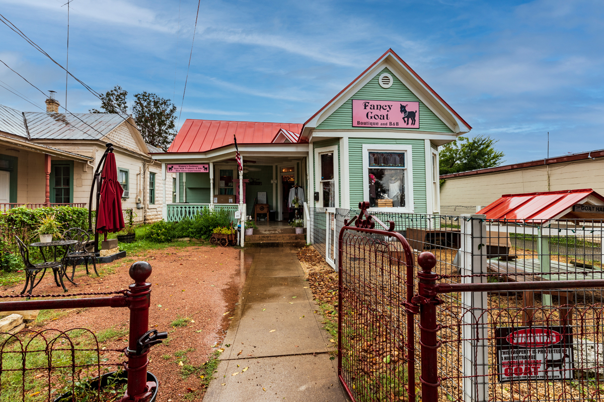 411 E Main St, Fredericksburg, TX for sale Building Photo- Image 1 of 1