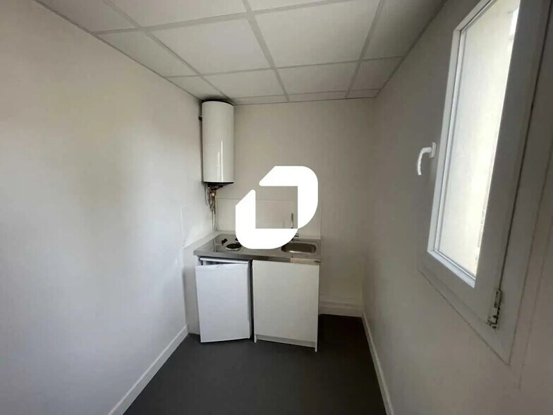 Office in Ivry-sur-Seine for lease - Interior Photo - Image 3 of 11