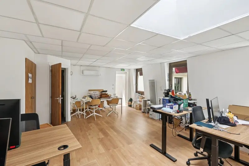 Office in Paris for lease Interior Photo- Image 1 of 8