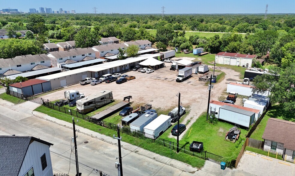 1915 Sherwood Forest St, Houston, TX for sale - Building Photo - Image 3 of 32