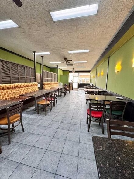 5011 50 St, Innisfail, AB for sale - Interior Photo - Image 3 of 9