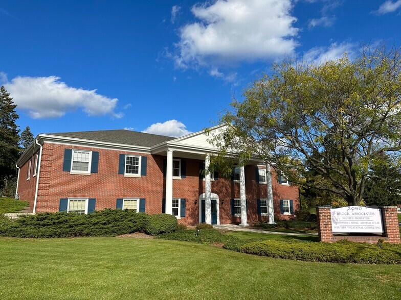 2050 W Good Hope Rd, Glendale, WI for sale - Building Photo - Image 1 of 1