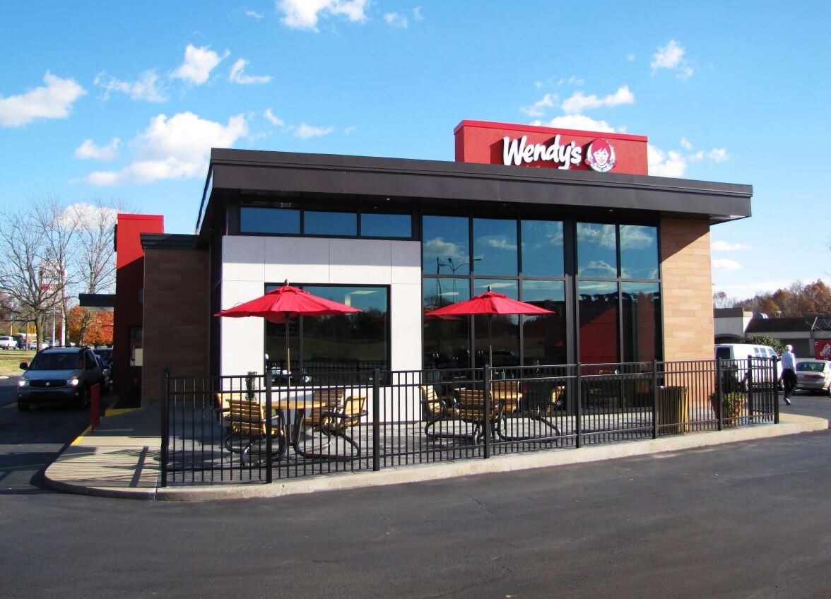 828 S Kalamazoo St, Paw Paw, MI for sale Primary Photo- Image 1 of 1