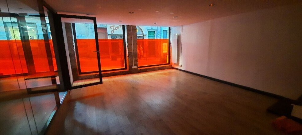 12 Rue Romarin, Lyon for lease - Interior Photo - Image 2 of 3