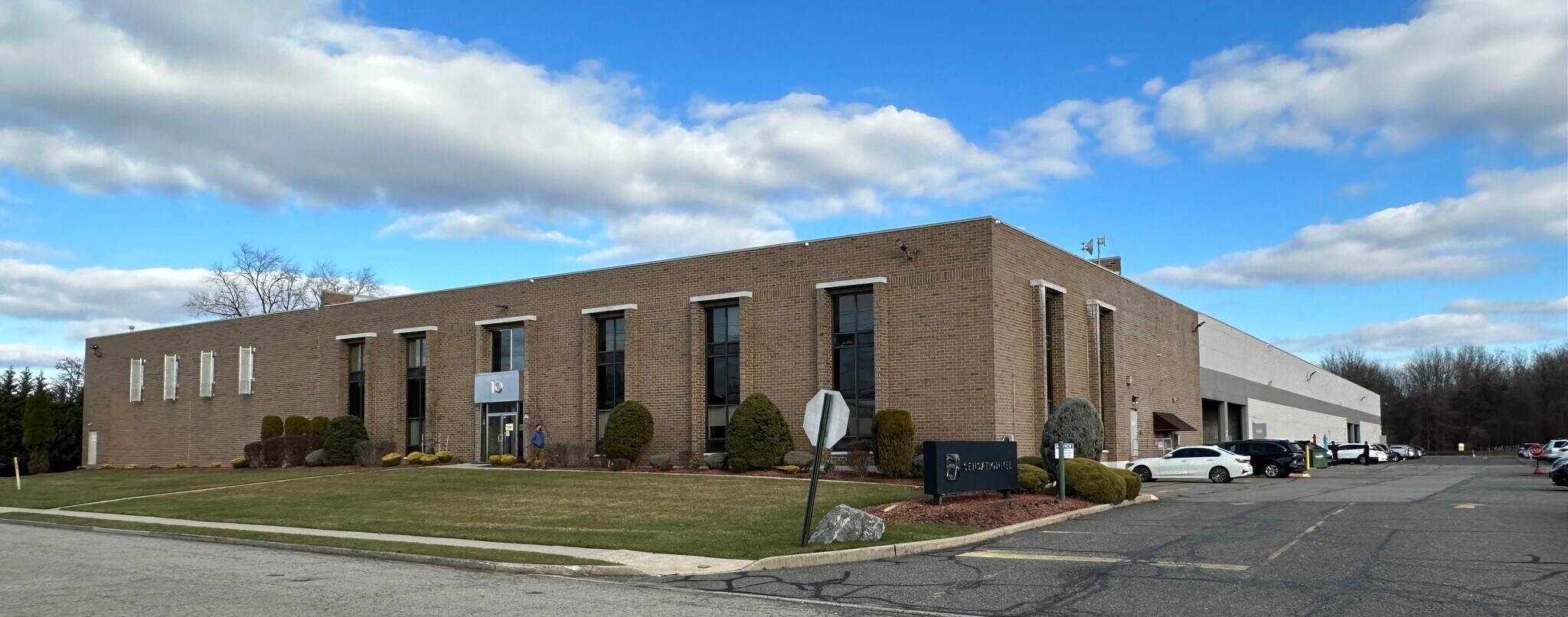 10 State St, Moonachie, NJ 07074