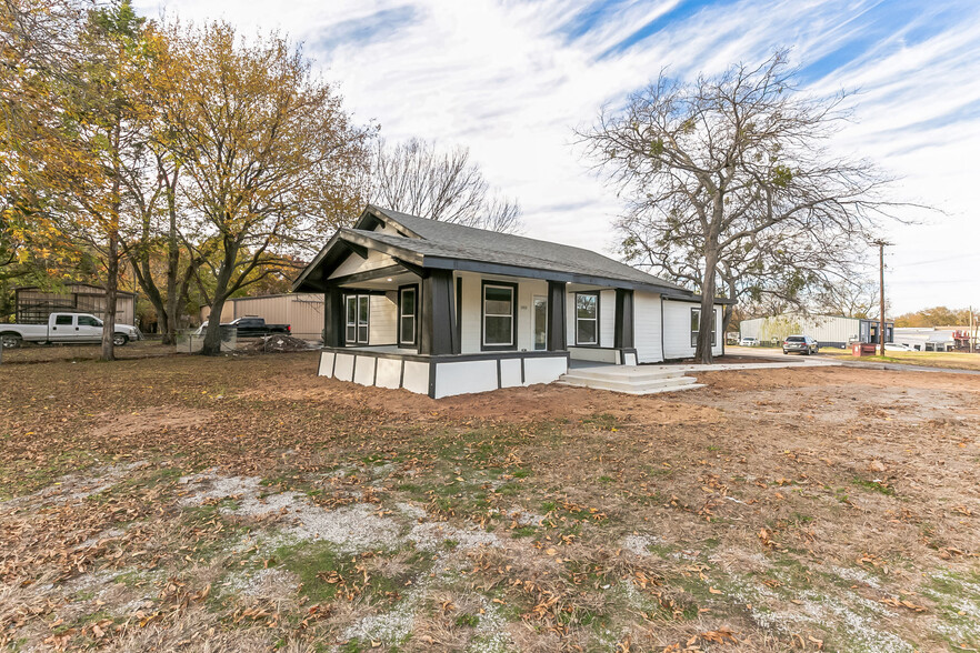 1503 N Center St, Bonham, TX for sale - Building Photo - Image 1 of 30