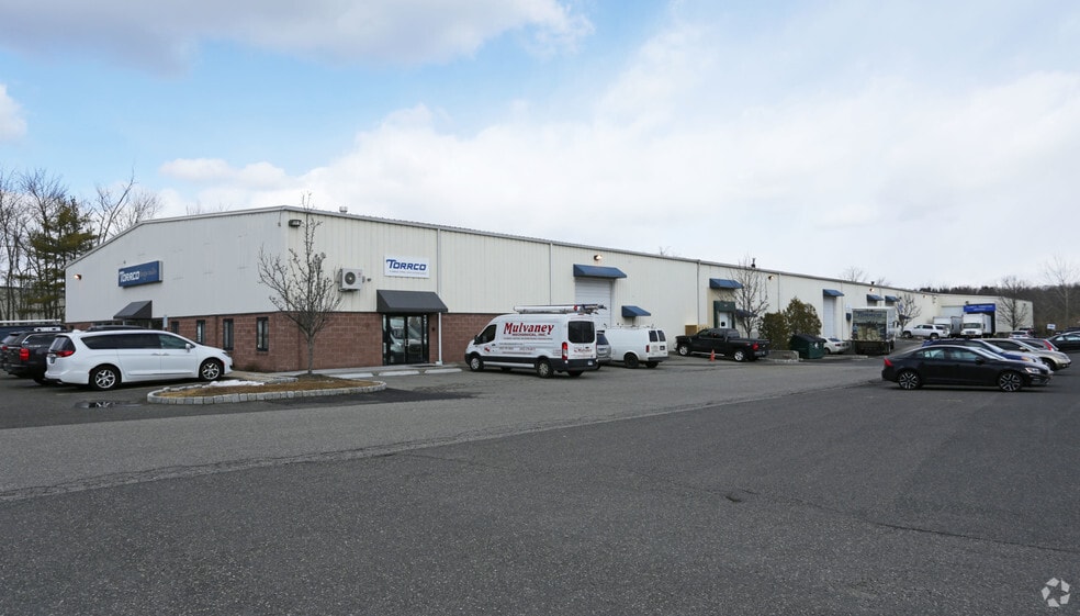36 Kenosia Ave, Danbury, CT for lease - Primary Photo - Image 1 of 2