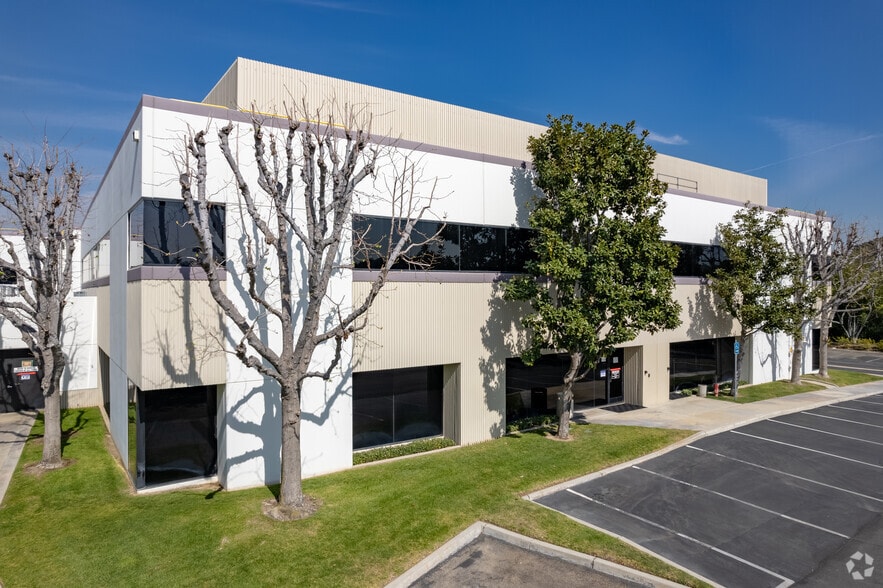 650 Cliffside Dr, San Dimas, CA for lease - Primary Photo - Image 3 of 6