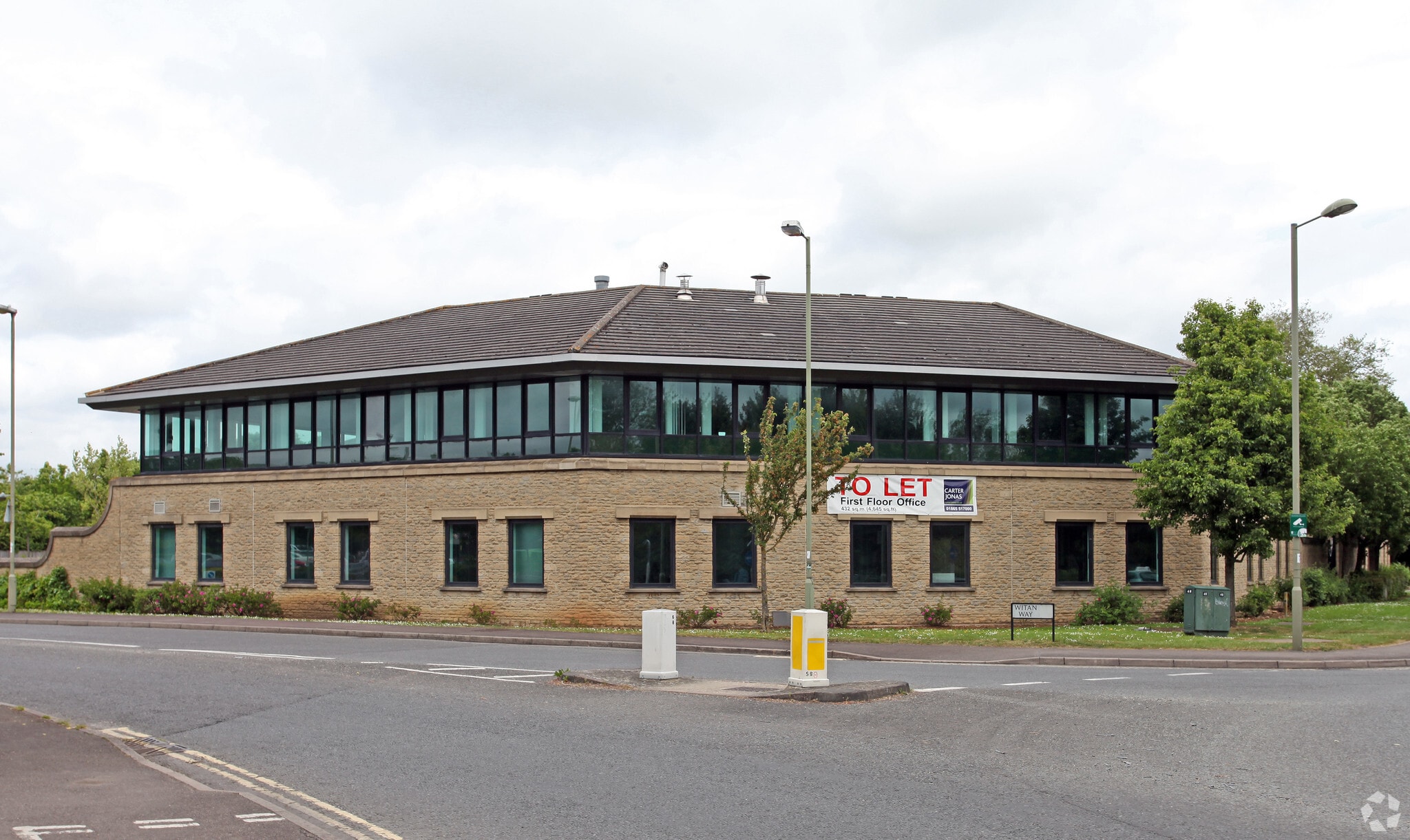 1 Des Roches Sq, Witney for sale Primary Photo- Image 1 of 1