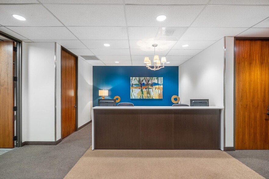 1341 W Mockingbird Ln, Dallas, TX for lease - Interior Photo - Image 3 of 5