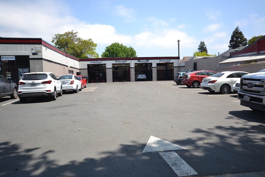 2641 San Pablo Ave, Berkeley, CA 94710