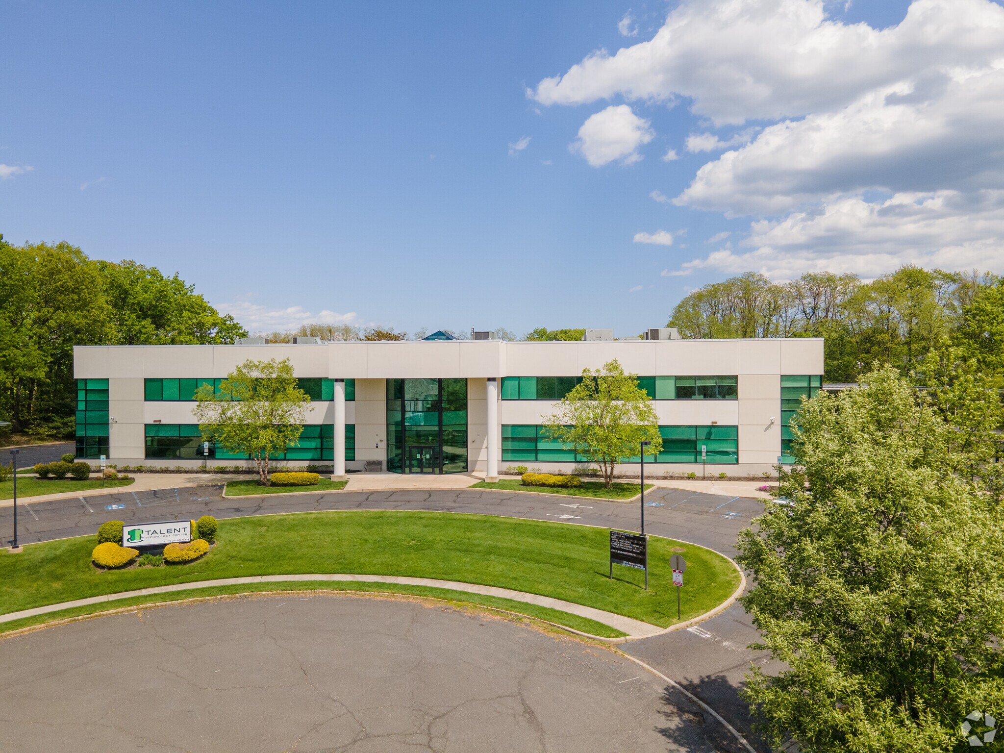 11-12 Crown Plz, Hazlet, NJ for sale Primary Photo- Image 1 of 1