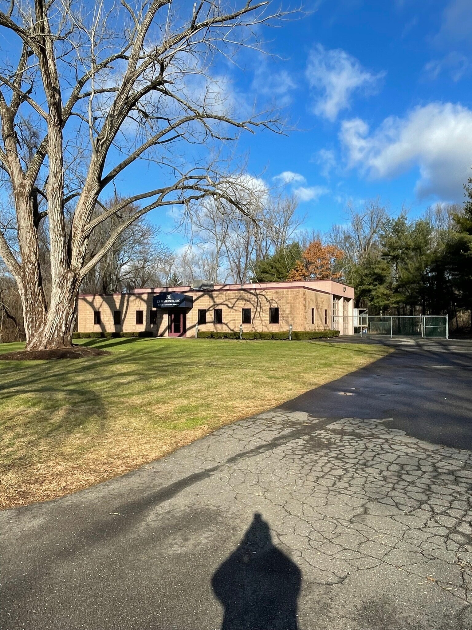 28 Round Hill Rd, Farmington, CT for sale Primary Photo- Image 1 of 1