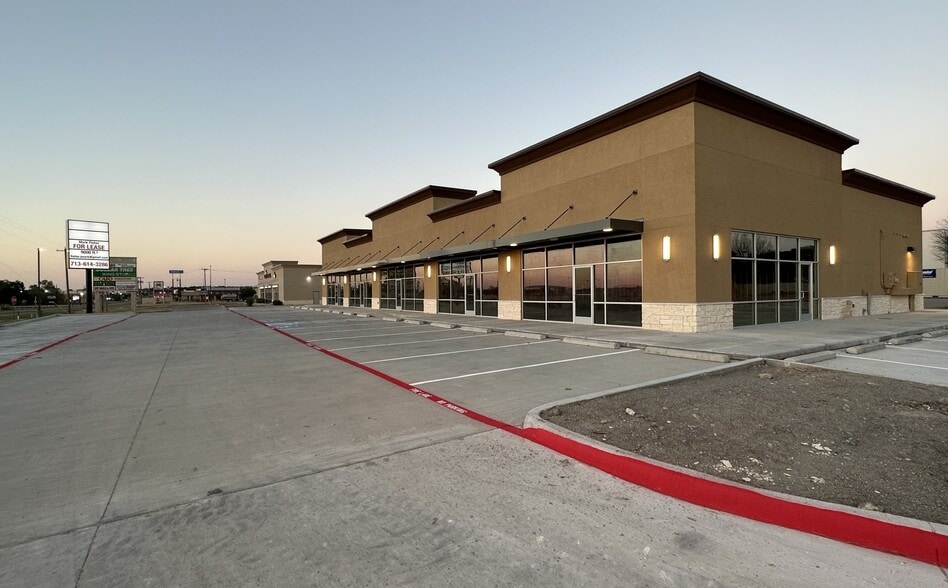 933 N FM 1821 Rd, Mineral Wells, TX for lease - Building Photo - Image 2 of 7