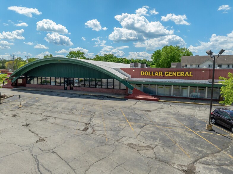 139 E Broadway, Waukesha, WI for lease - Building Photo - Image 1 of 10