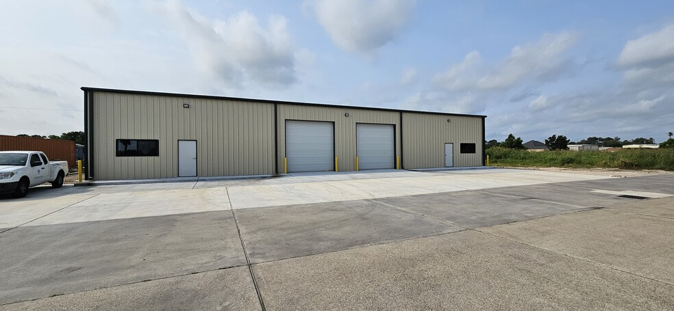 1130 Winfield Ln, Kemah, TX for lease - Building Photo - Image 1 of 7