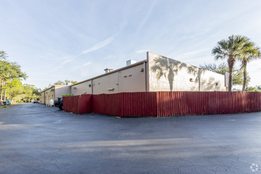 6351 Bayshore Rd, North Fort Myers, FL for lease - Building Photo - Image 3 of 4