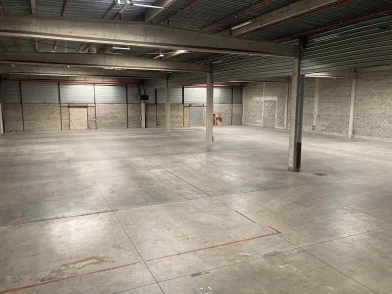 17 Rue André Sentuc, Vénissieux for lease - Building Photo - Image 2 of 6