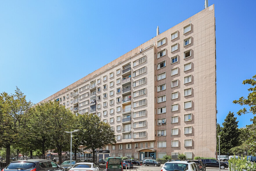 Retail in Marseille for lease - Primary Photo - Image 1 of 4