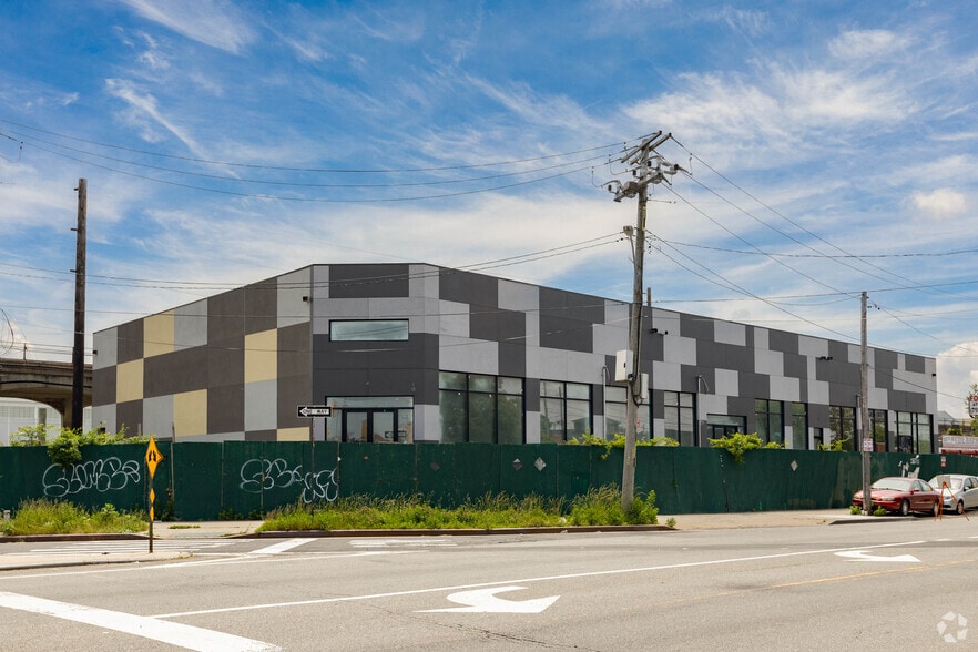 7305 Beach Channel Dr, Far Rockaway, NY for lease - Building Photo - Image 1 of 4