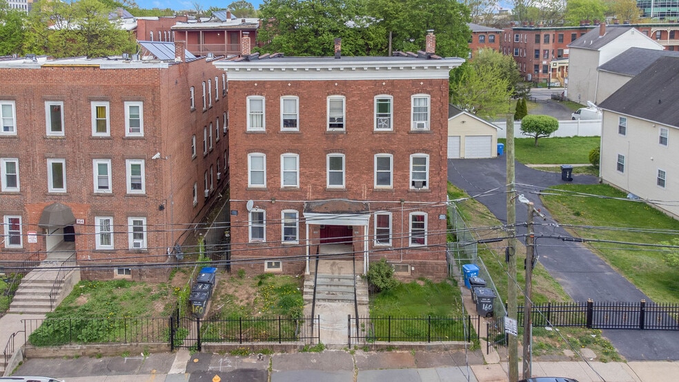 25% ROI:Turn Key 12 Units w/Big Unit Mix portfolio of 2 properties for sale on LoopNet.com - Building Photo - Image 2 of 16