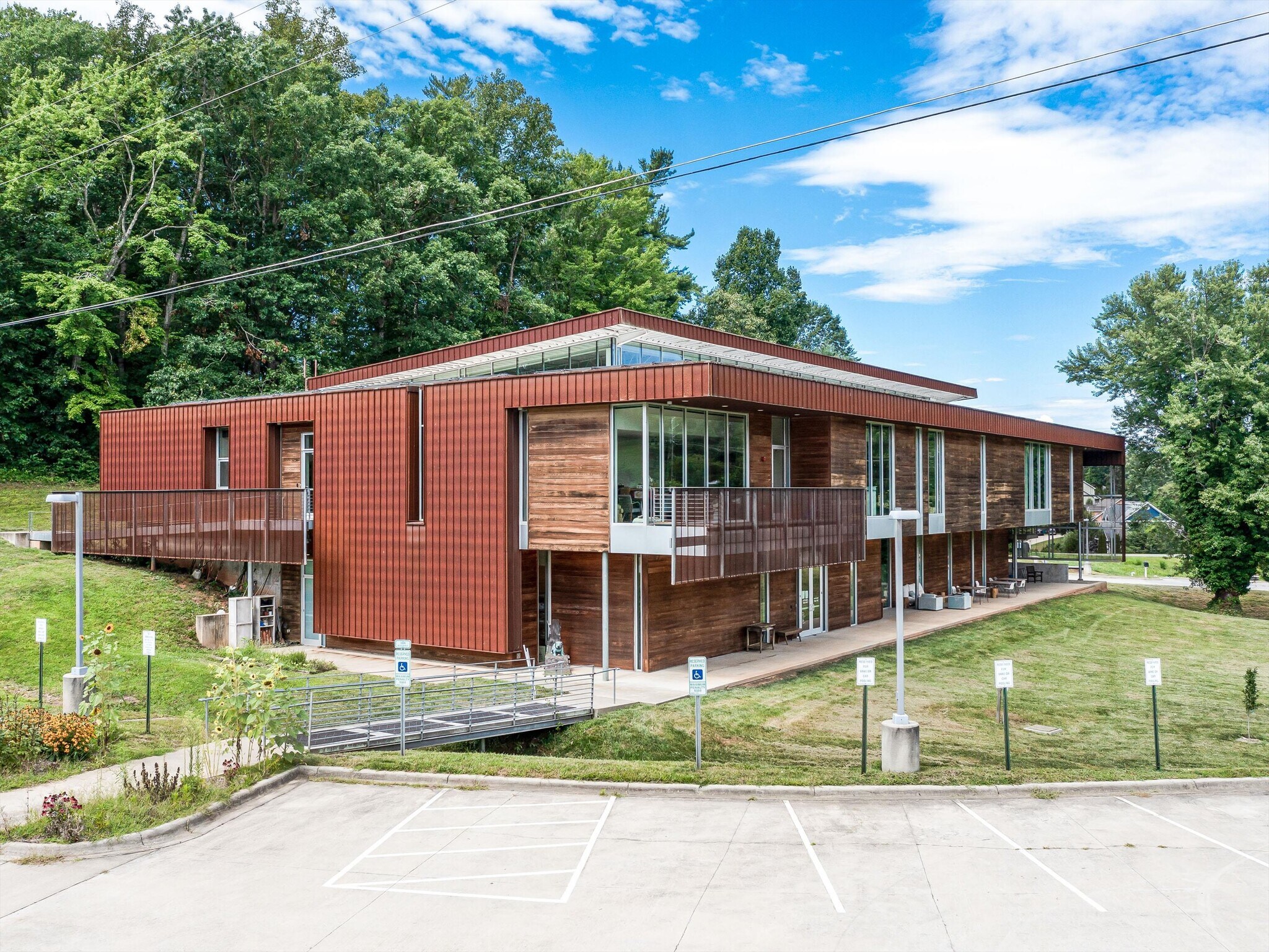 76 Jupiter Rd, Weaverville, NC for sale Primary Photo- Image 1 of 1