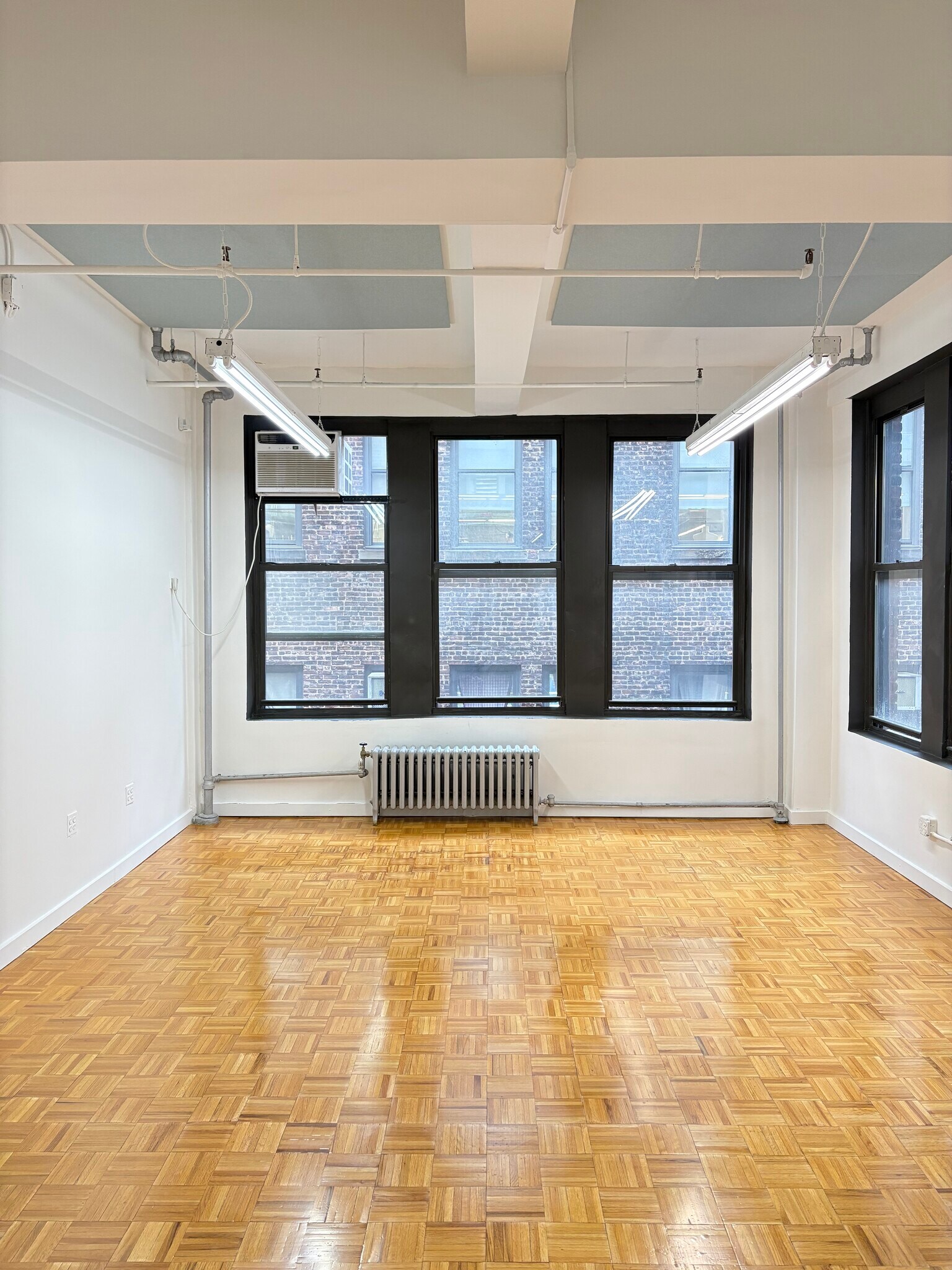 325 W 38th St, New York, NY for lease Interior Photo- Image 1 of 5