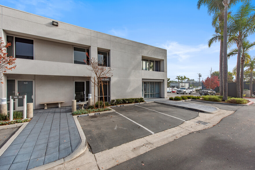 711 W 17th St, Costa Mesa, CA for lease - Building Photo - Image 1 of 23