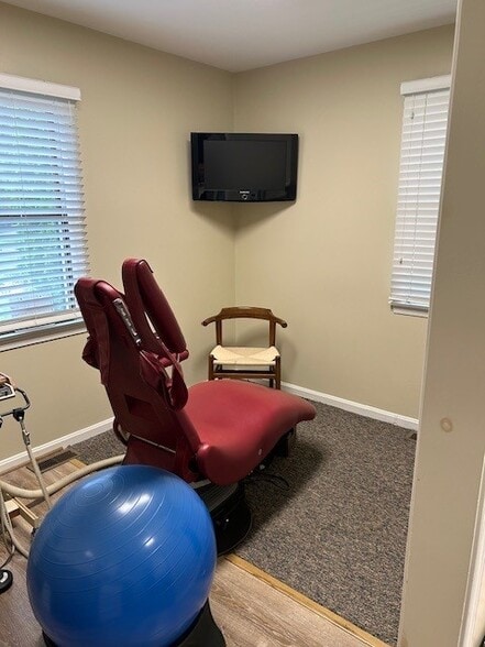 9901 River Rd, Potomac, MD for lease - Interior Photo - Image 2 of 10