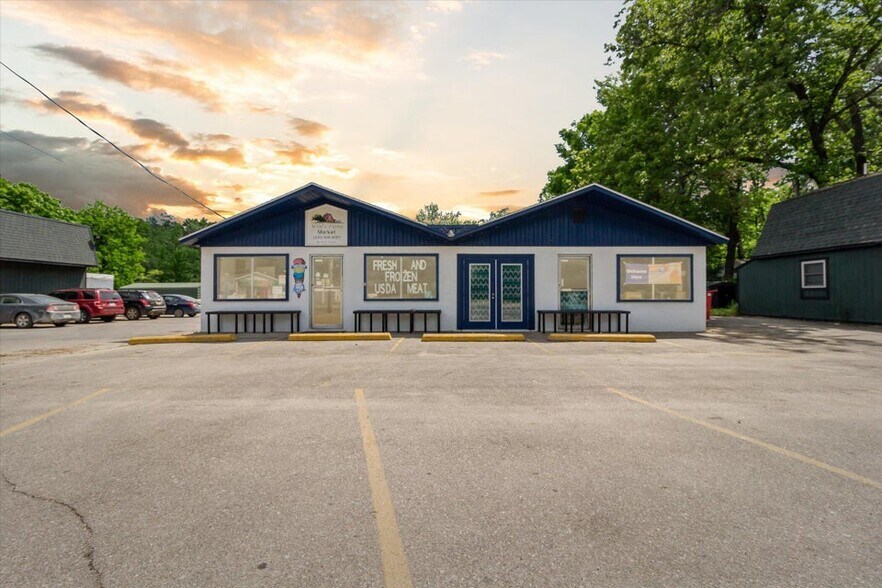 6372 E 36th St, White Cloud, MI for sale - Primary Photo - Image 1 of 1