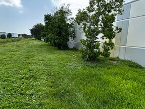 1095 Broken Sound Pky, Boca Raton, FL for lease Building Photo- Image 2 of 7