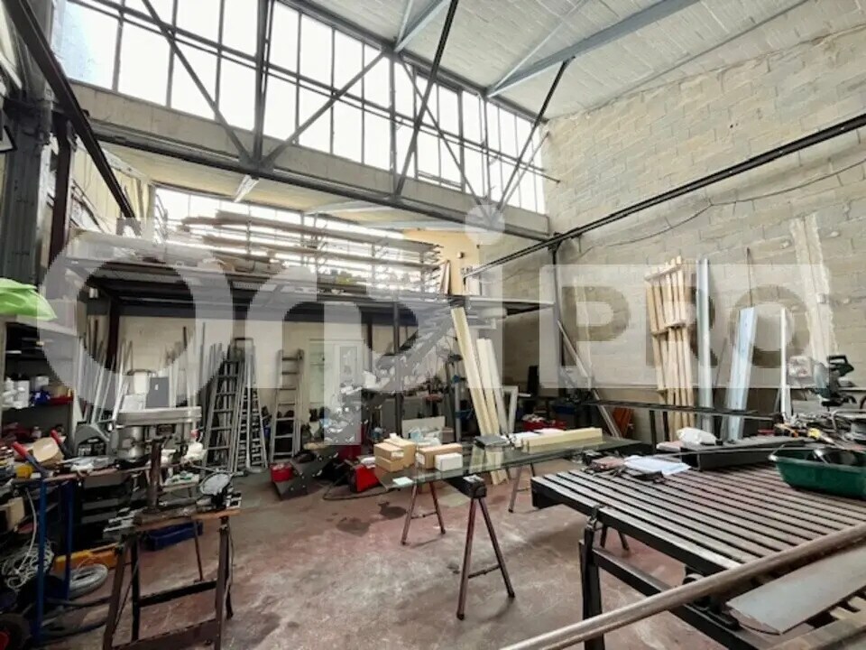 Office in Nangis for lease Interior Photo- Image 1 of 9