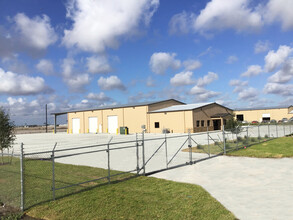 5561 Kingpin Dr, Corpus Christi, TX for lease Building Photo- Image 1 of 10