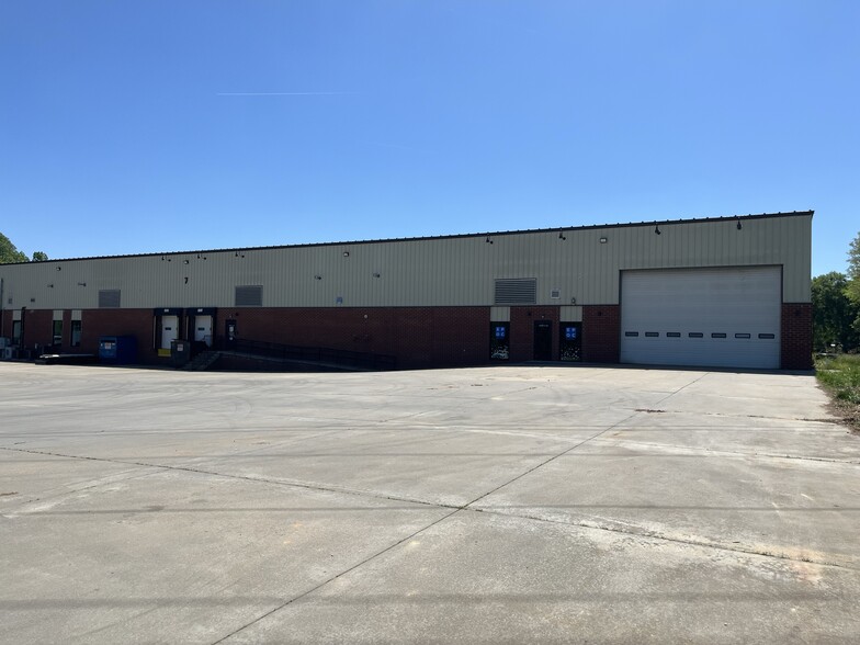 460 E Plaza Dr, Mooresville, NC for lease - Building Photo - Image 2 of 10