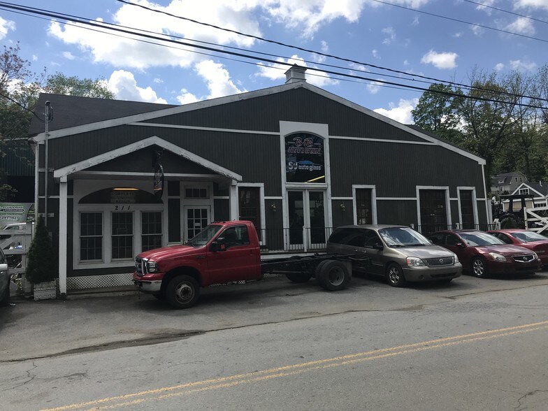 211 Railroad Ave, Bedford Hills, NY for sale - Building Photo - Image 1 of 1