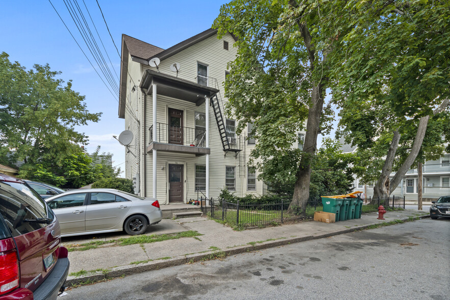 123 Maple St, Woonsocket, RI for sale - Primary Photo - Image 1 of 1