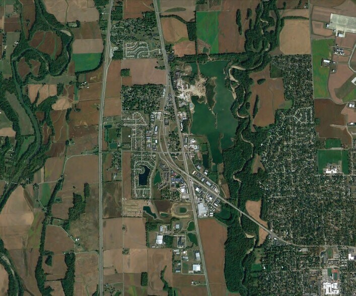 1010-1061 W Omega Dr, Columbus, IN for sale - Building Photo - Image 1 of 1