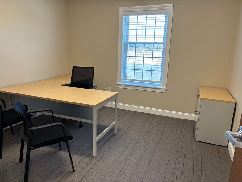 41 Romano Vineyard way, North Kingstown, RI for lease - Building Photo - Image 2 of 11